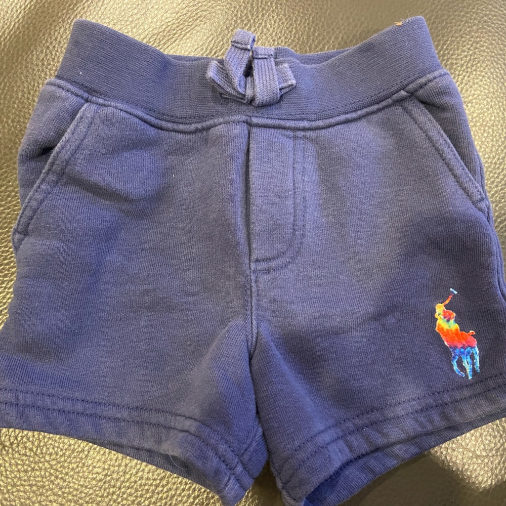 Shirt polo Ralph Lauren. Logo multicolore, short blue navy. Size 6 months.